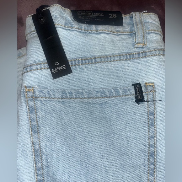 *NWT* High Rise Straight Crop - Picture 4 of 5